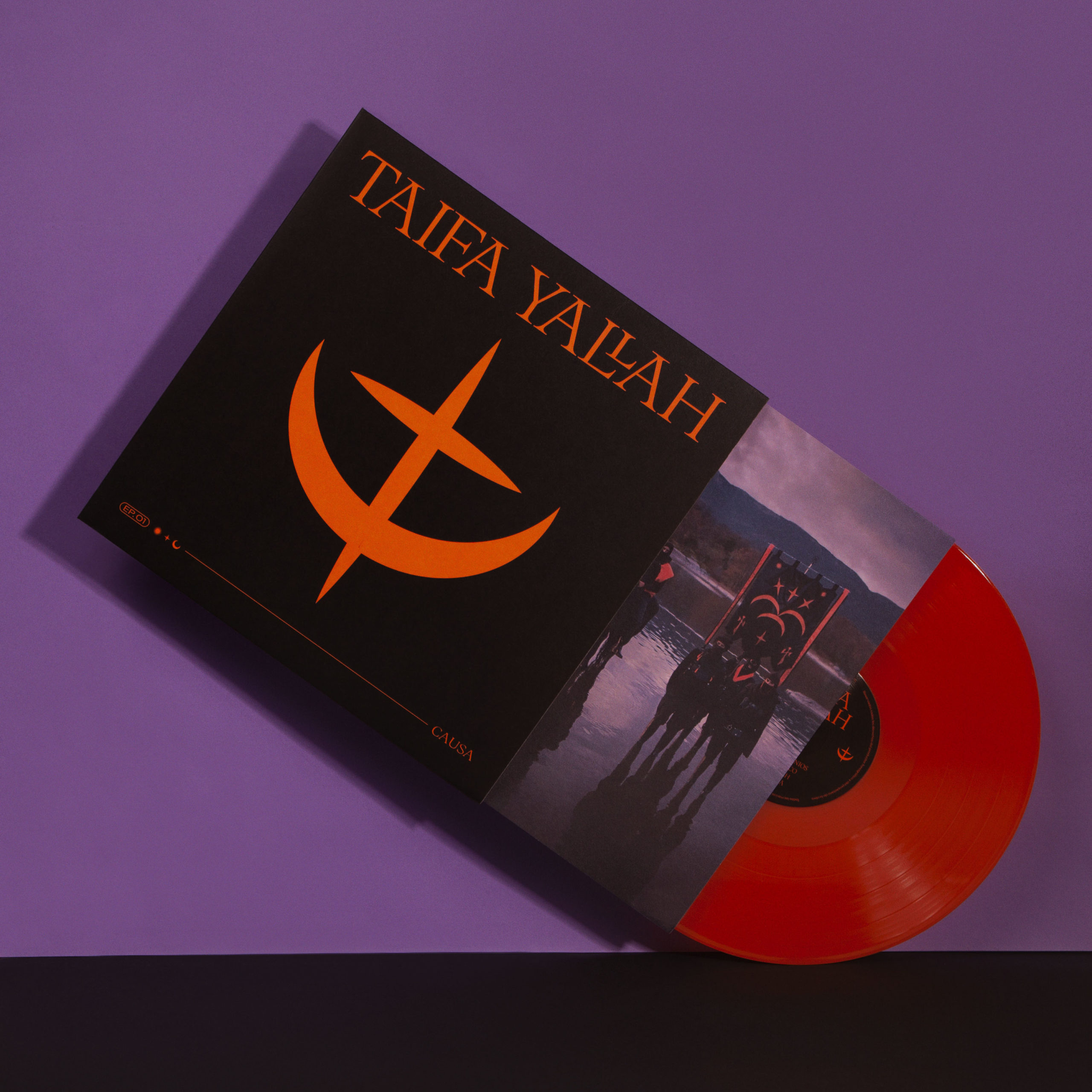 Bodegón fotográfico. Vinilo del álbum Ep.01-Causa, Dellafuente